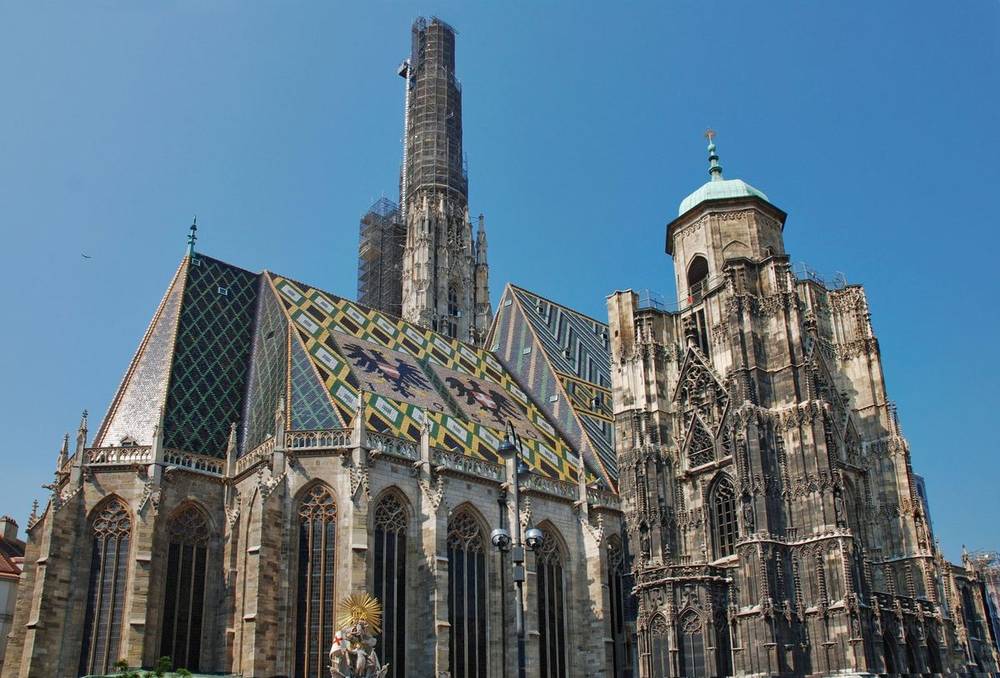 Stephansdom, Dach mit Doppeladler-Mosaik